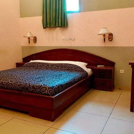 Petit Motel Beijing Abidjan Ngoại thất bức ảnh