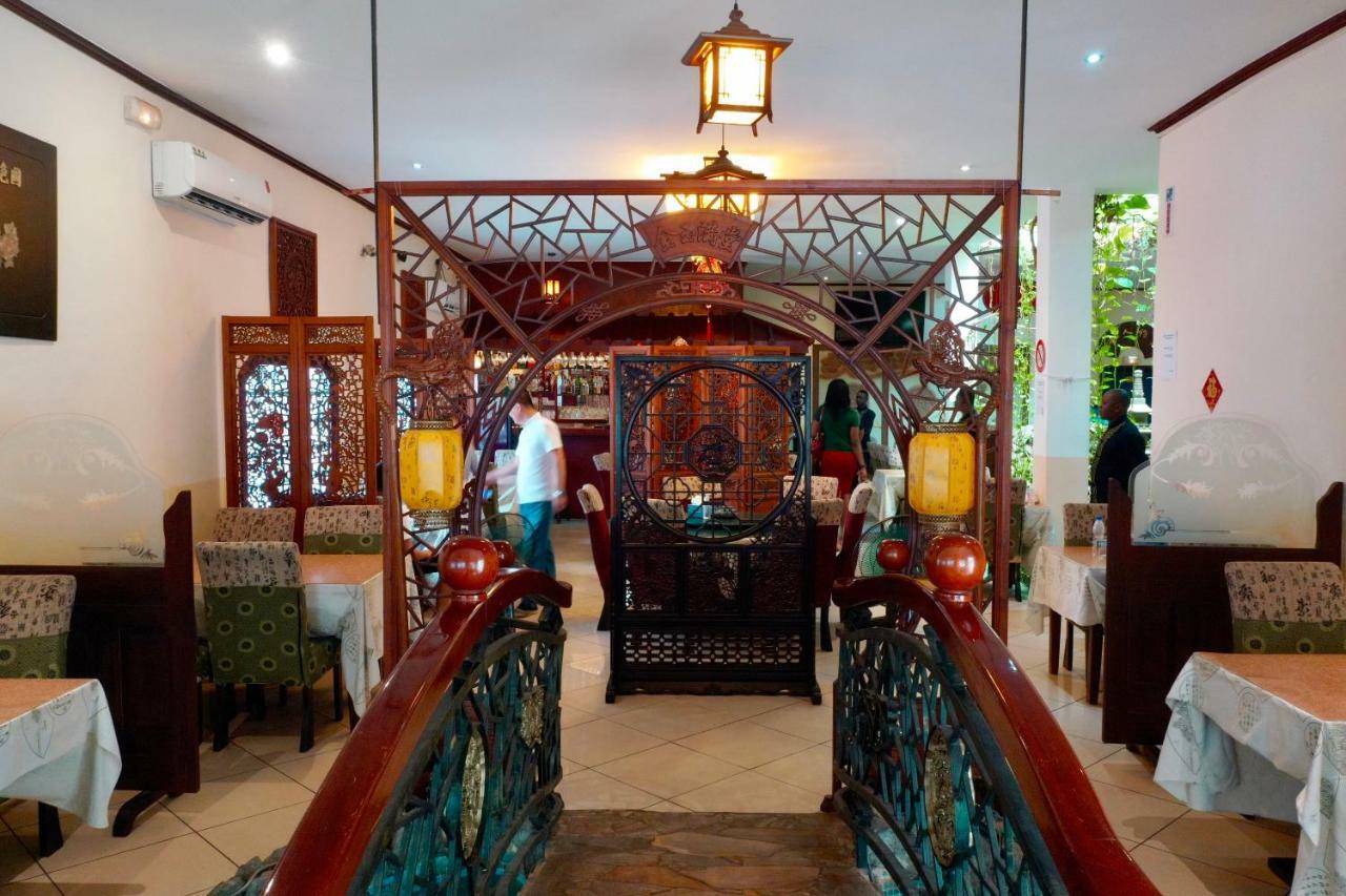 Petit Motel Beijing Abidjan Ngoại thất bức ảnh