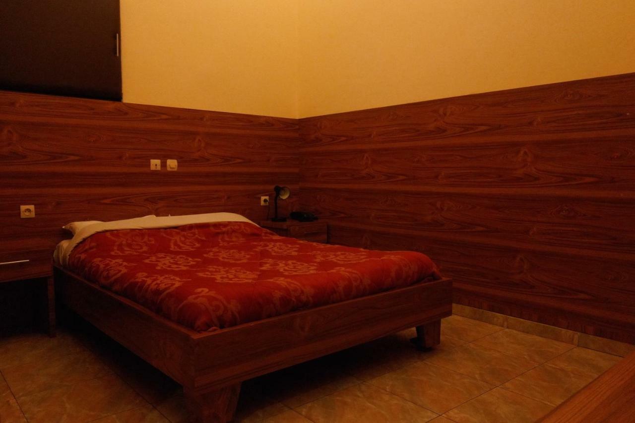 Petit Motel Beijing Abidjan Ngoại thất bức ảnh
