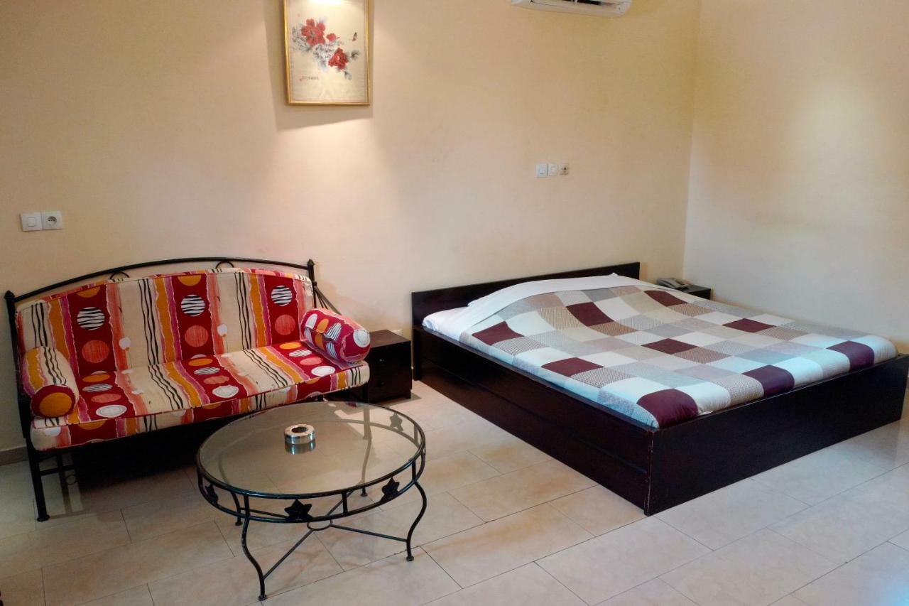 Petit Motel Beijing Abidjan Ngoại thất bức ảnh