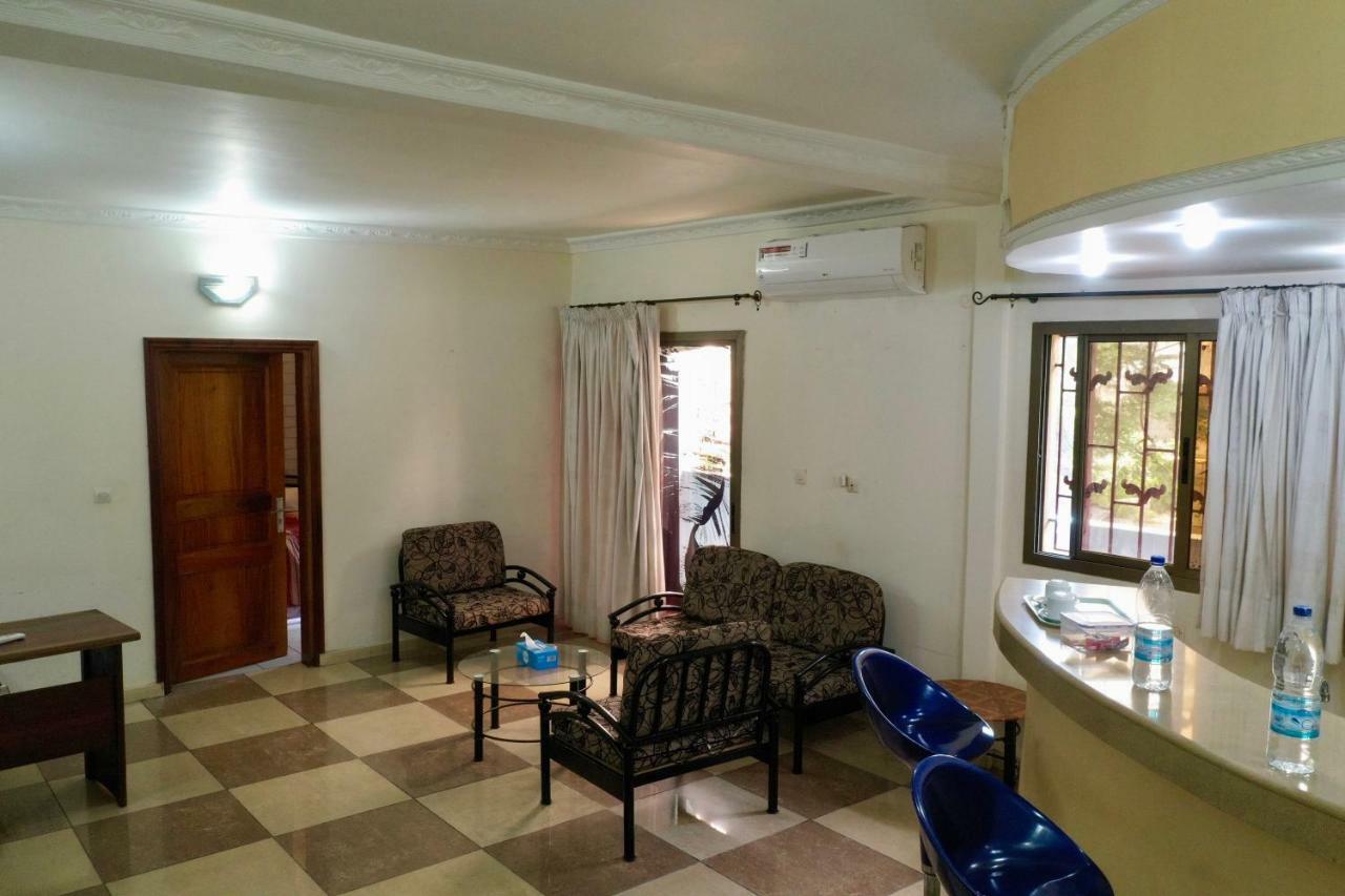 Petit Motel Beijing Abidjan Ngoại thất bức ảnh