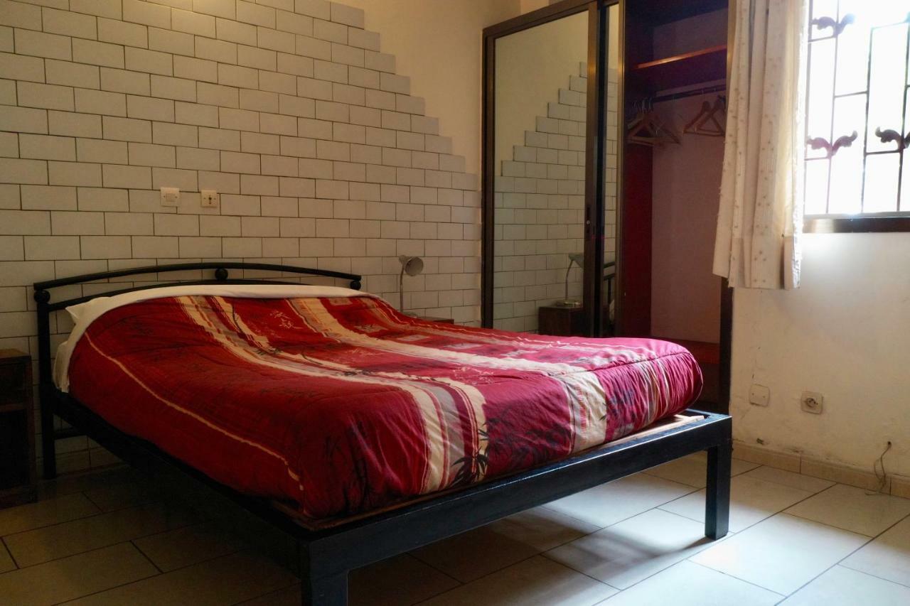 Petit Motel Beijing Abidjan Ngoại thất bức ảnh