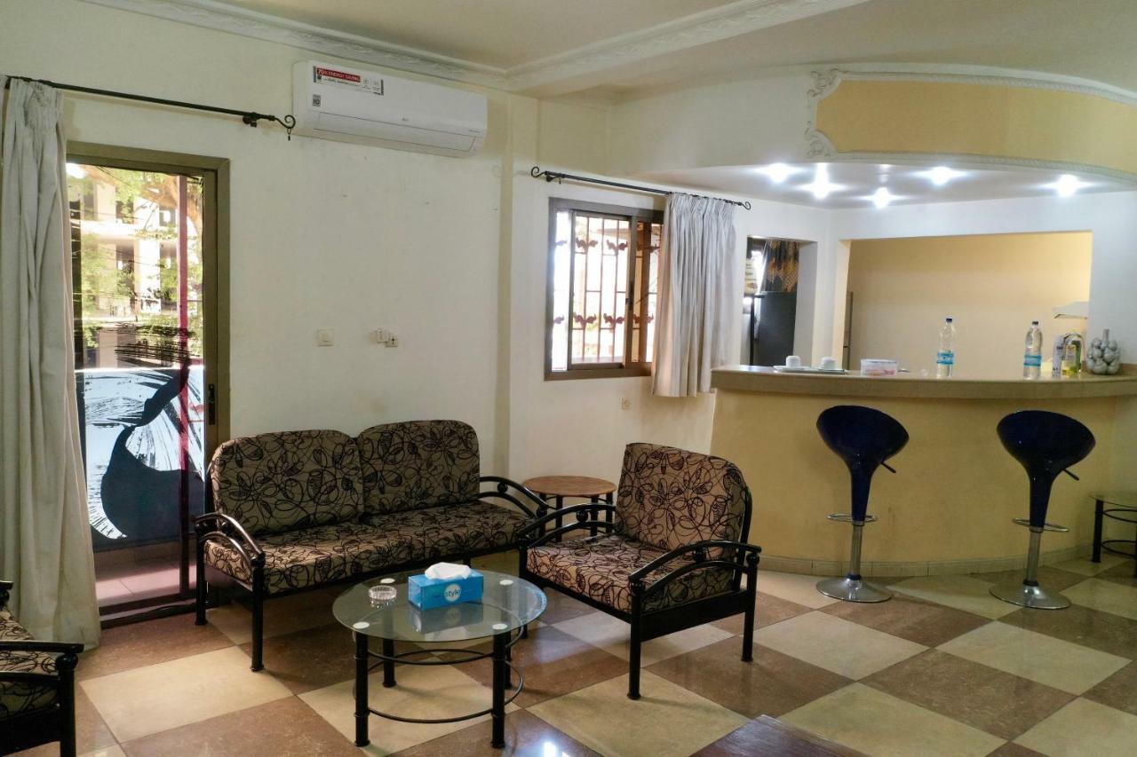 Petit Motel Beijing Abidjan Ngoại thất bức ảnh